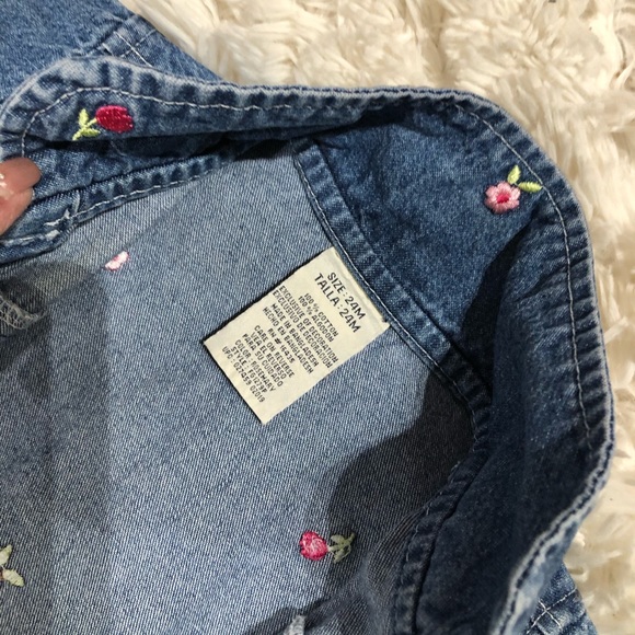 Infant Jean jacket 24 M w pink flower buttons and design throughout. Adorable🥰 - Picture 4 of 7
